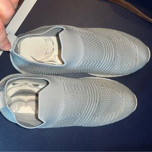 Grey Tennis Shoes no Laces